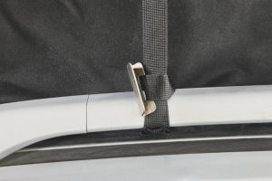 מערכת הרצועות של התיק חובקת את המוטות בבסיסם, ומייצרות עיגון איכותי ויציב במיוחד.